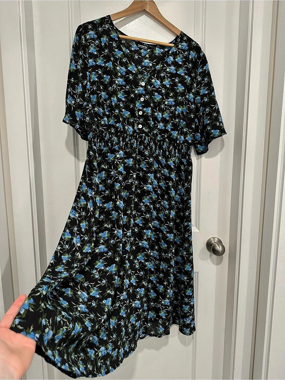 BLOOMCHIC Floral Midi Dress in Black & Blue Flowy Feminine Women’s Size 14-16